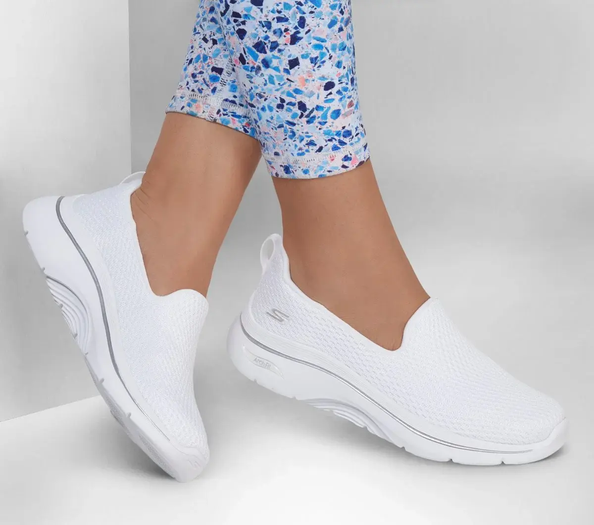 GO WALK Arch Fit 2.0 – Saida
